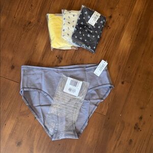 NWT Organic Women’s stretch cotton Hipster 
4 pairs